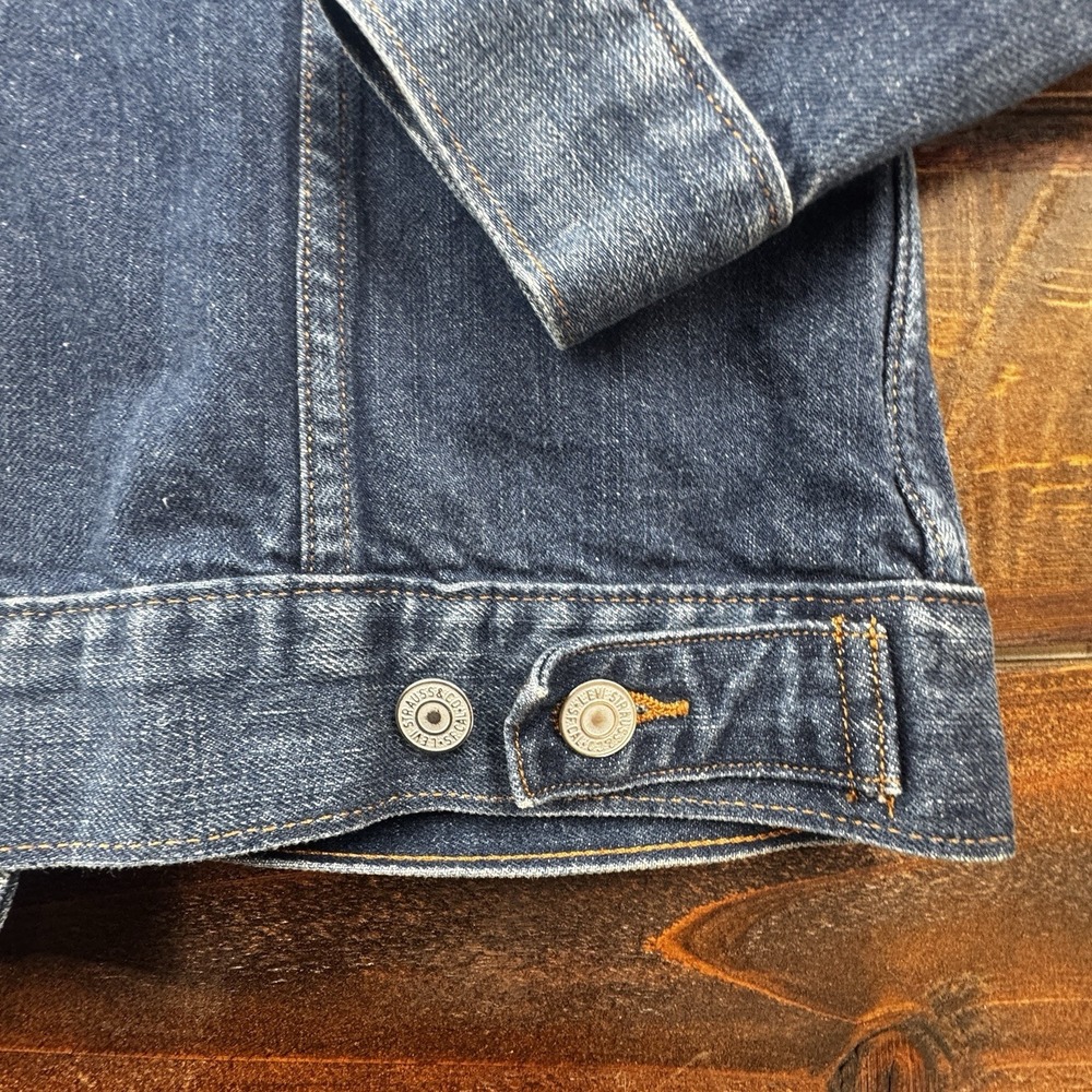 Levis Jacket Women's XS Trucker Denim Premium Jean Jacket 34" Chest - Picture 8 of 10